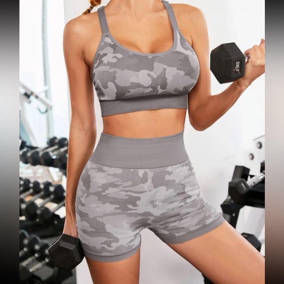 SHEIN Camo 2 Piece set! - Picture 3 of 8